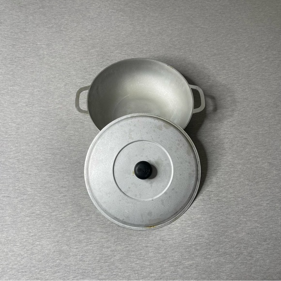 IMUSA USA 11.5” Traditional Colombian Natural Caldero Pot with Lid - Picture 7 of 10